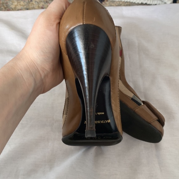 Burberry heels with buckle detail - Picture 4 of 8